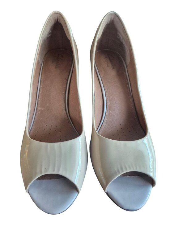 Clarks Artisan Shoes - Clarks Artisan Beige Patent Leather Peep Toe Heels Size 8M